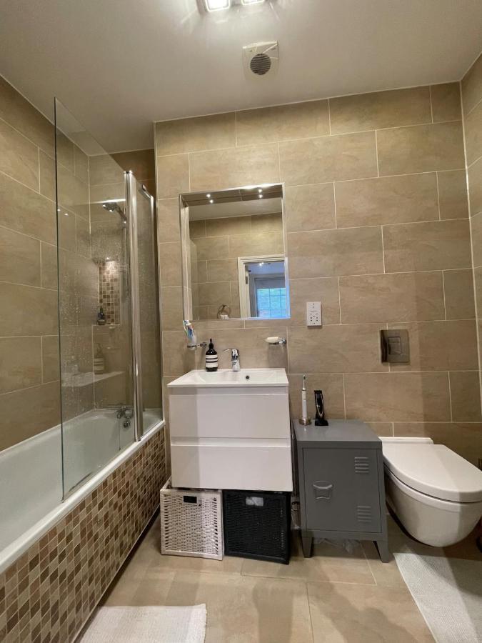 Chic Victorian Flat In Private Estate - Mile End! Lejlighed