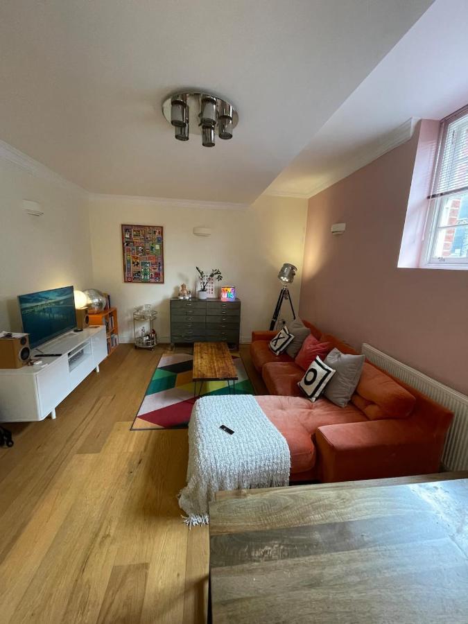 Lejlighed Chic Victorian Flat In Private Estate - Mile End! London