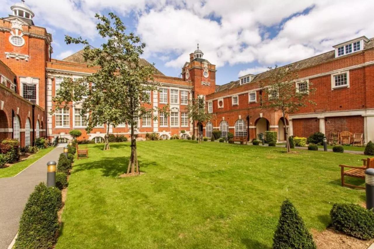 Chic Victorian Flat In Private Estate - Mile End! Lejlighed