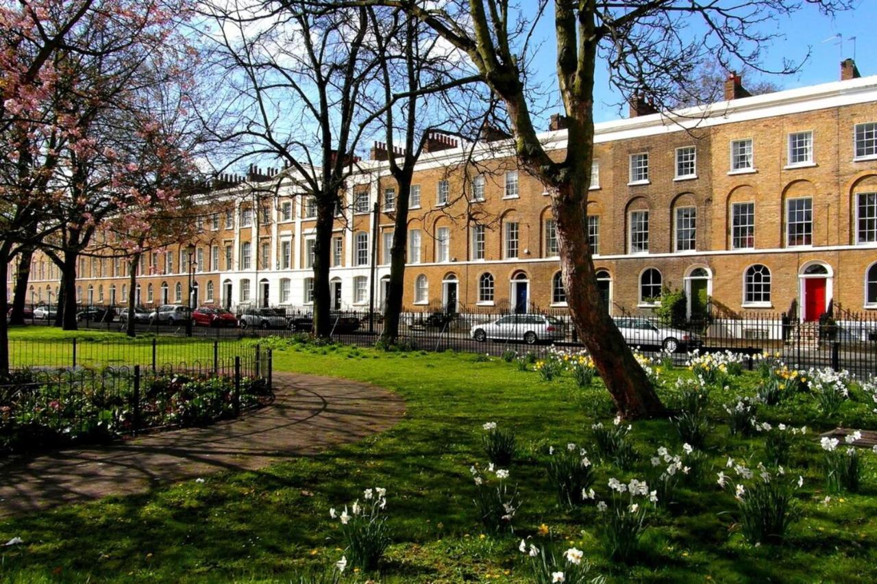 Chic Victorian Flat In Private Estate - Mile End! Lejlighed *