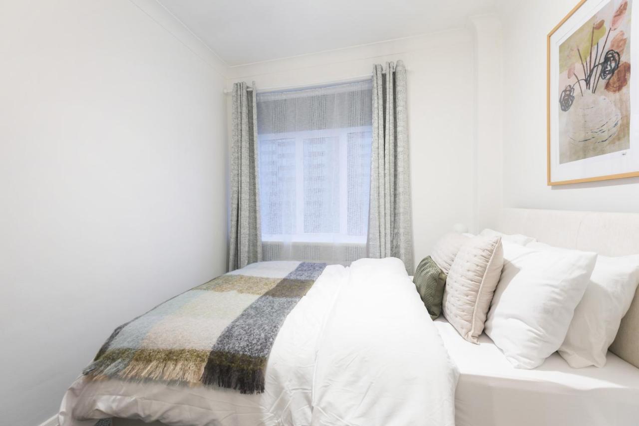 Appartement Perfectly Located 1 Bed Above Tube Station Londen