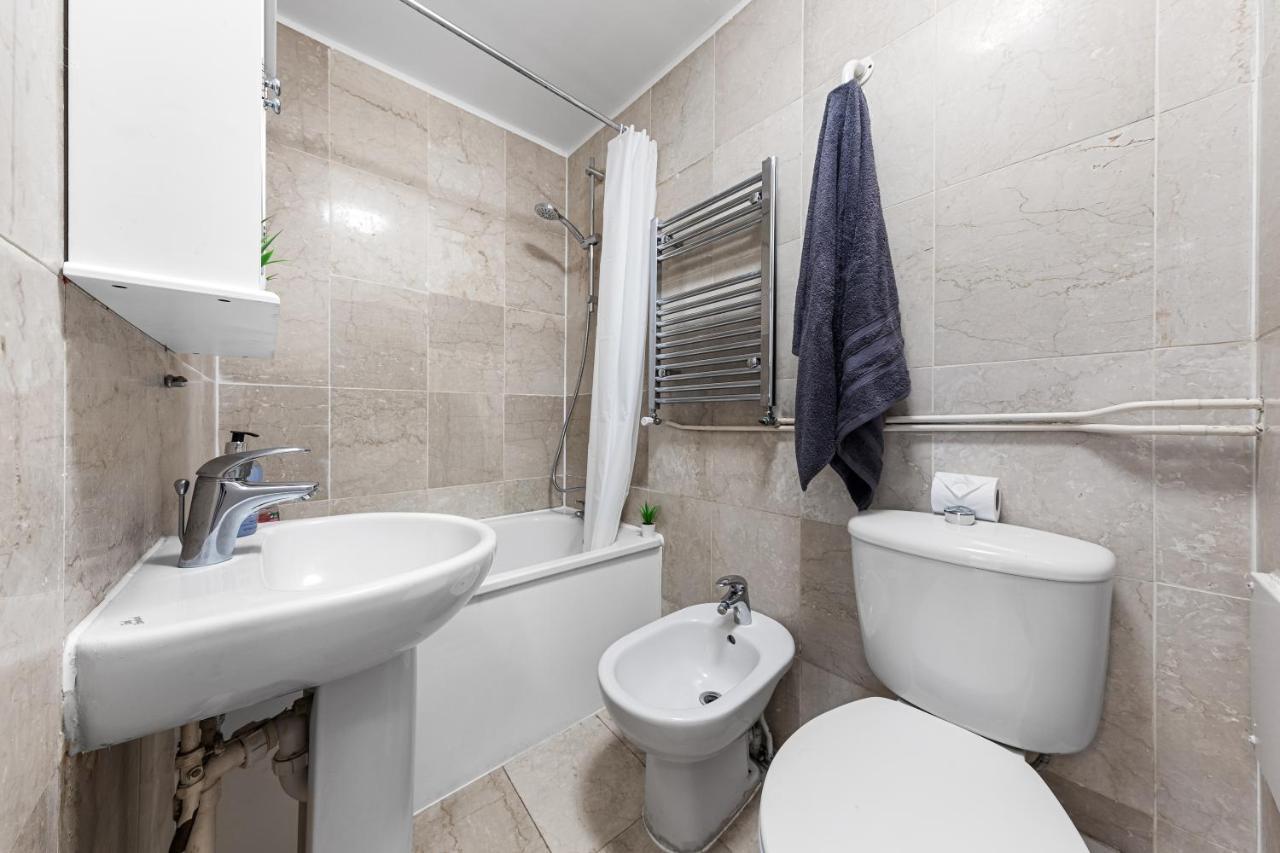 Apartment Bayswater