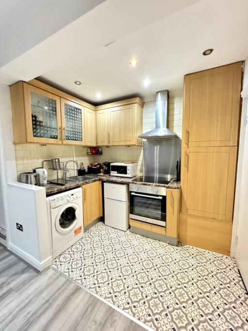 Centrally-located Gem In Marble Arch, * Londen