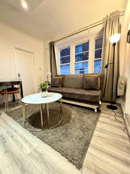 Centrally-located Gem In Marble Arch, Londen