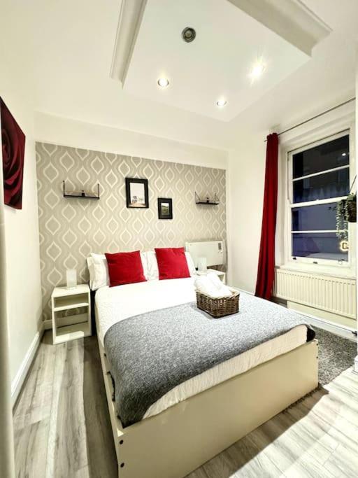 Centrally-located Gem In Marble Arch, Londen