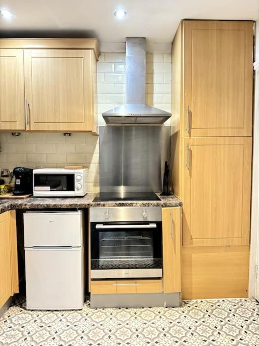 Centrally-located Gem In Marble Arch, Londen