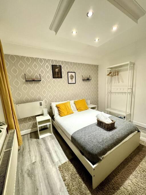 Centrally-located Gem In Marble Arch, * Londen