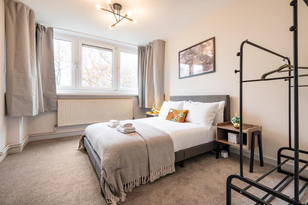 Lovely 4 Bedroom Flat In Wandsworth- Apartment London