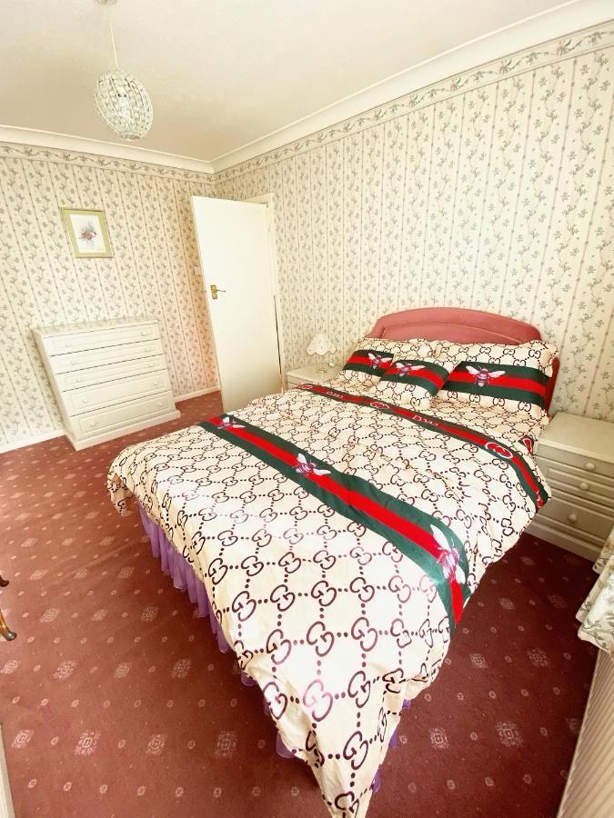 Barking House Sleeps 11 - Parking - Train Tube - Airport London