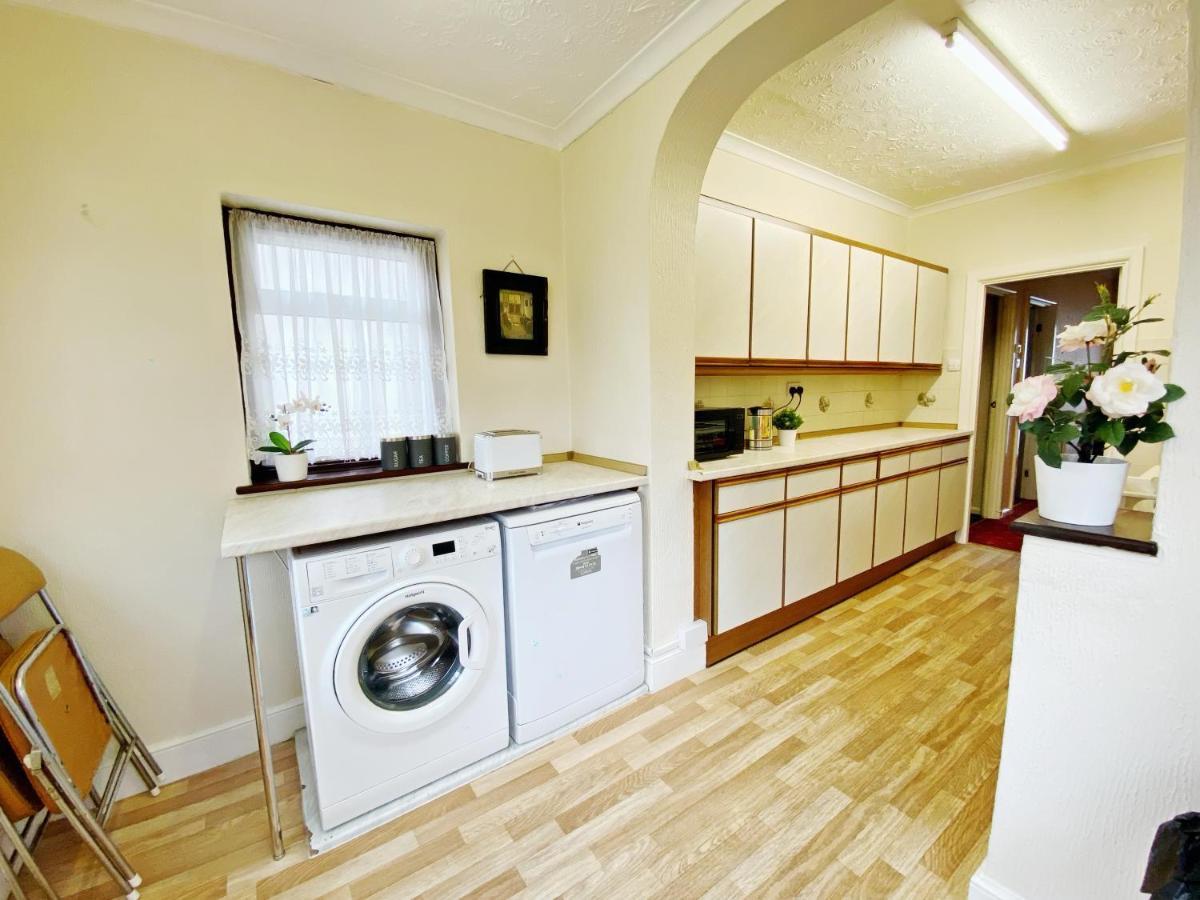 Ferienhaus Barking House Sleeps 11 - Parking - Train Tube - Airport *
