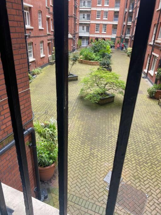Stylish 2br Retreat In King's Cross, * Londen