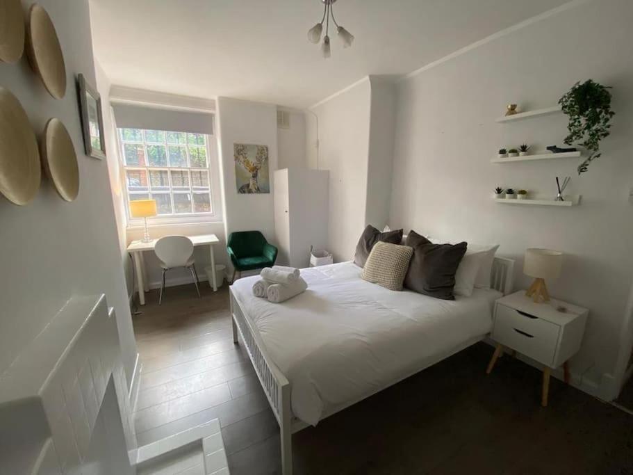 Stylish 2br Retreat In King's Cross, * Londra