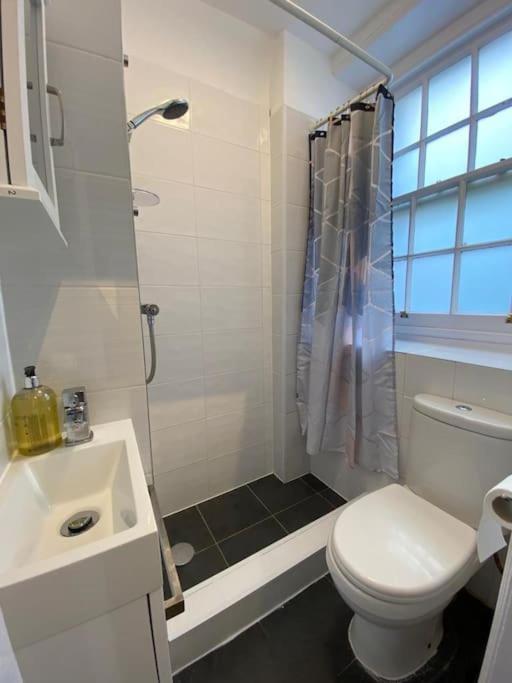 Stylish 2br Retreat In King's Cross, Appartamento *