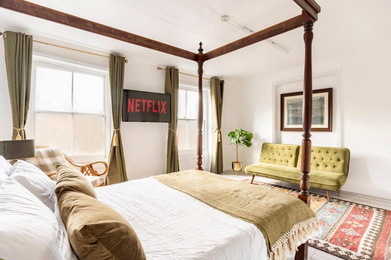 Victorian Style W/ Four-poster Bed In Camden Town * Londen