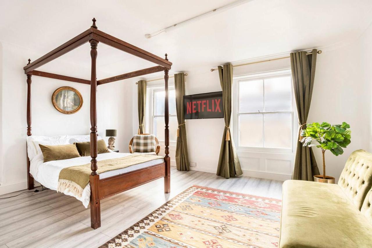 Victorian Style W/ Four-poster Bed In Camden Town *