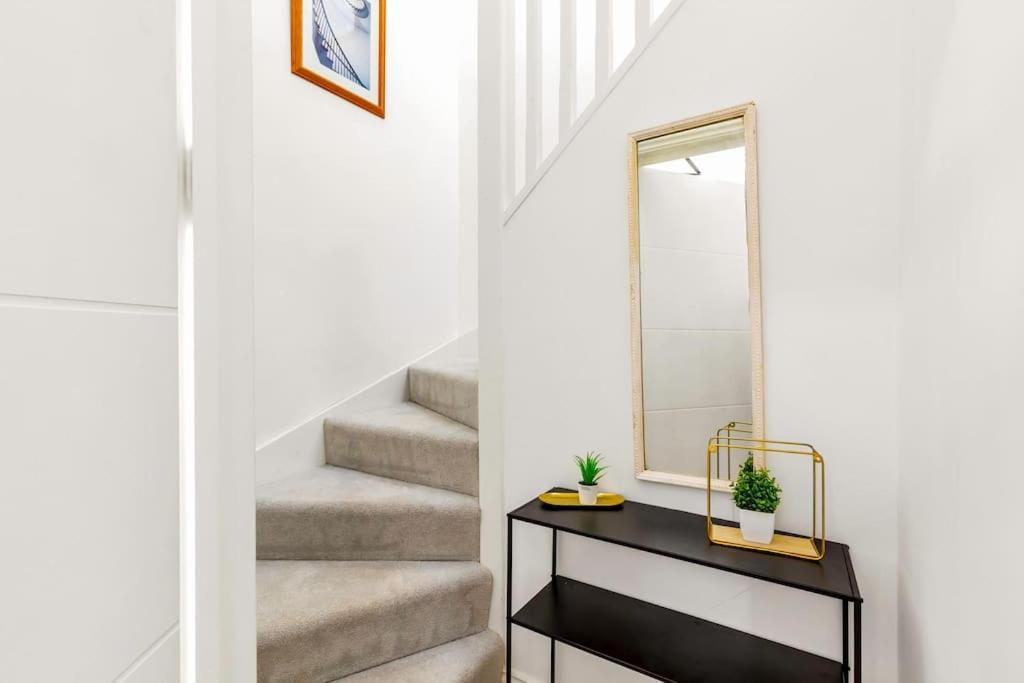 Appartement Modern 5 Occupancy Flat Free Parking & Views Londres