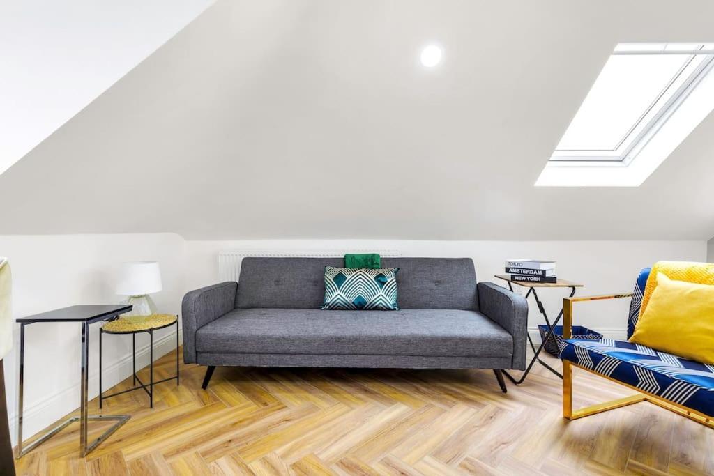 Modern 5 Occupancy Flat Free Parking & Views Appartement Londres