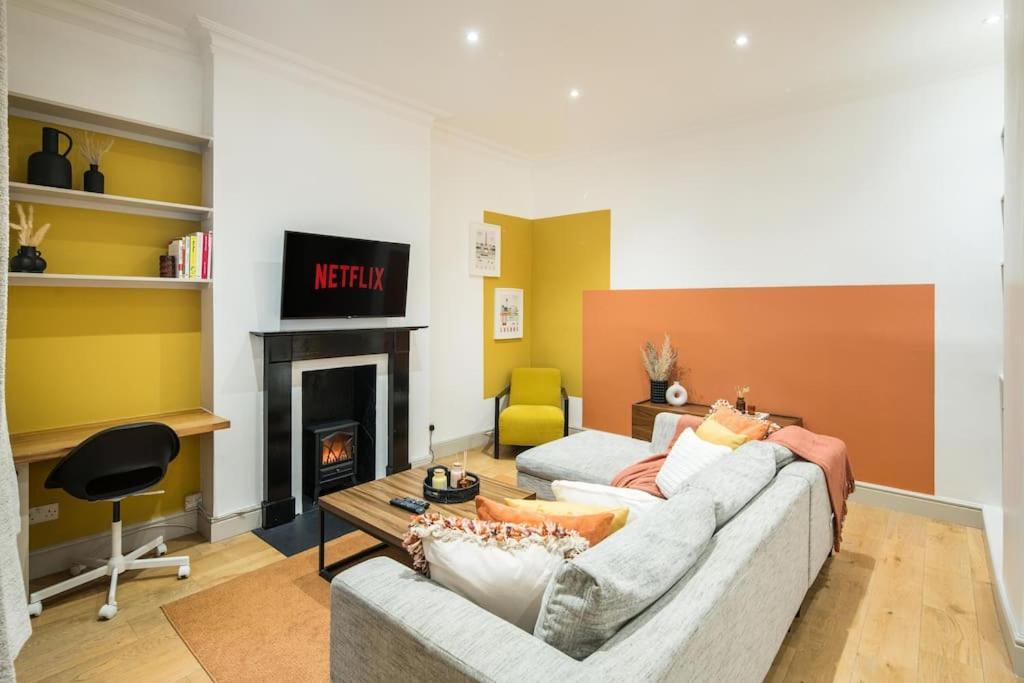 Superb Retreat Central Next Tube Apartment *