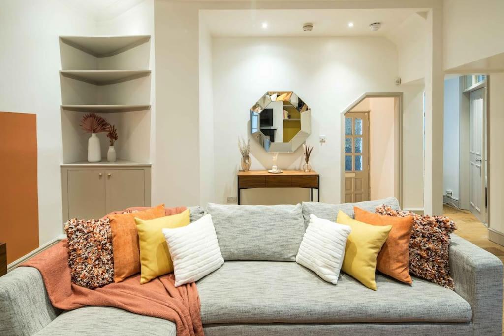 Apartment Superb Retreat Central Next Tube London