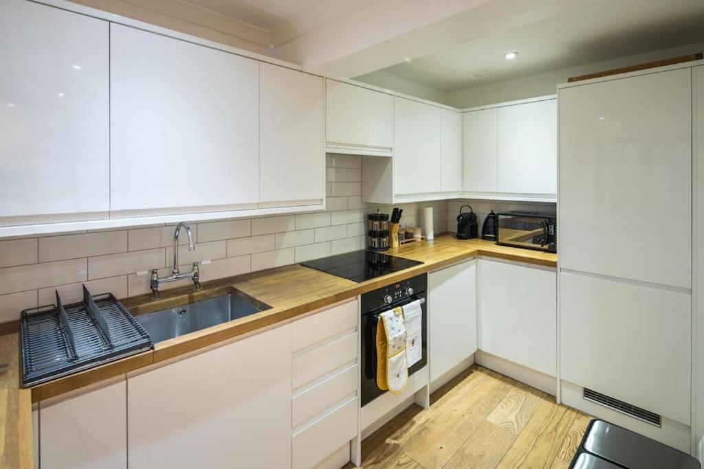 Superb Retreat Central Next Tube Apartment *