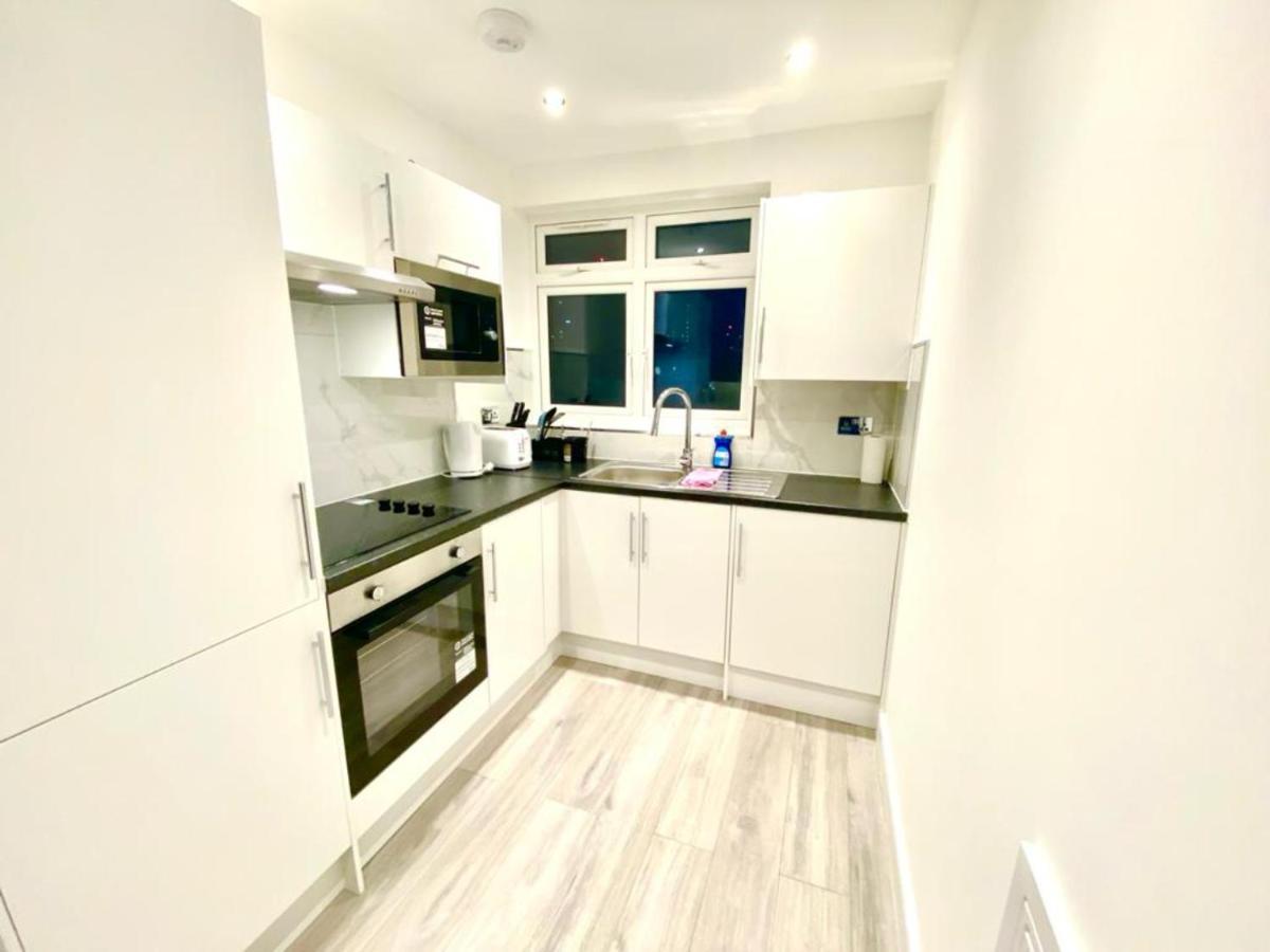 Lovely One Bed In Apartment *