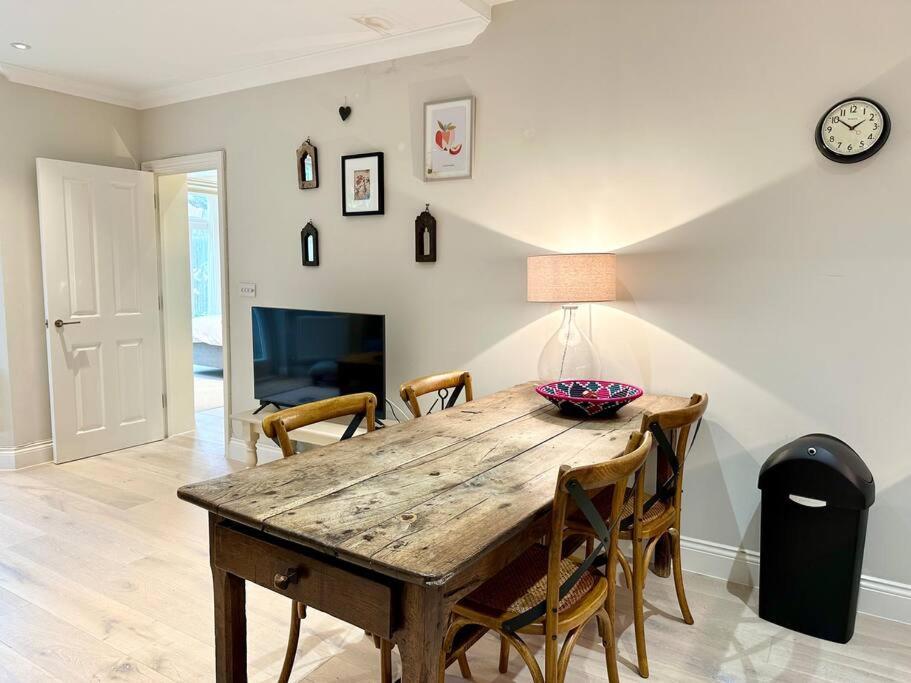 Apartment 2 Bed Garden - Piccadilly Line