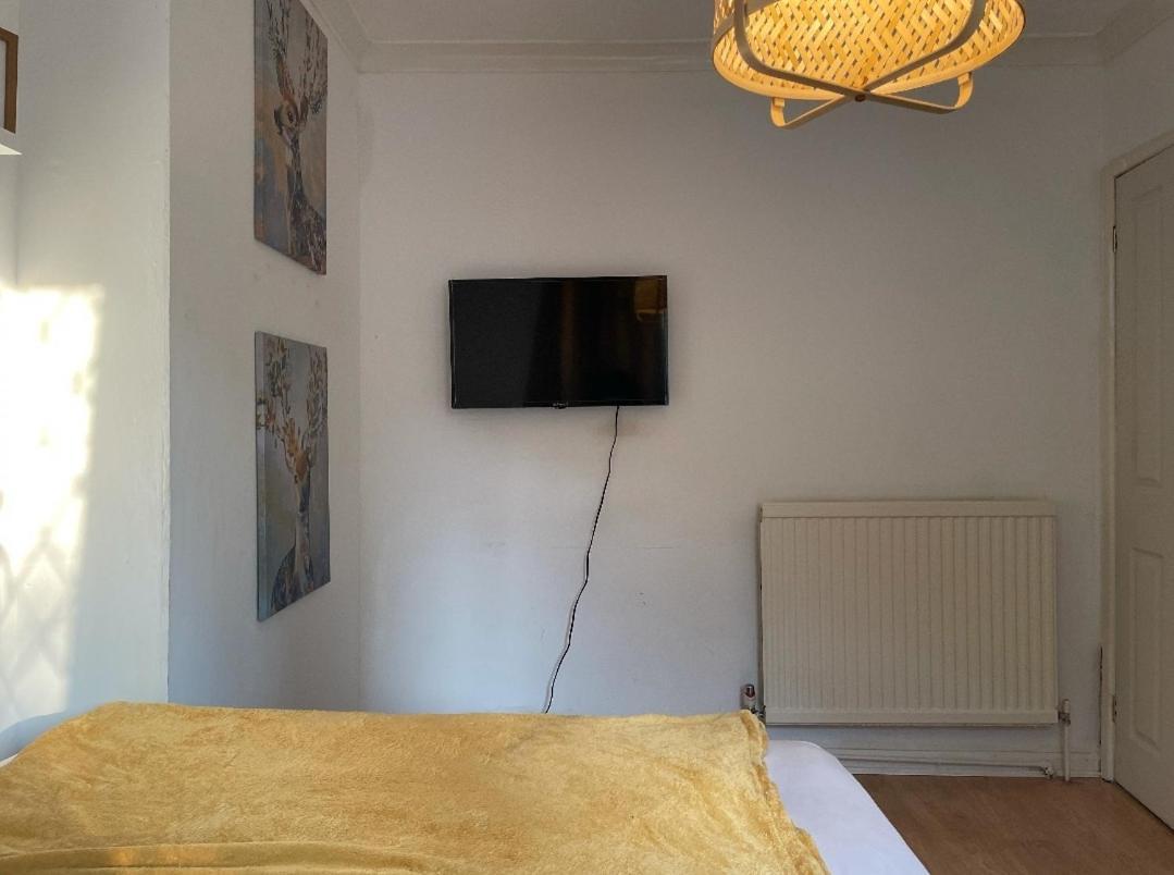 Modern And Spacious Double Bedroom Homestay London