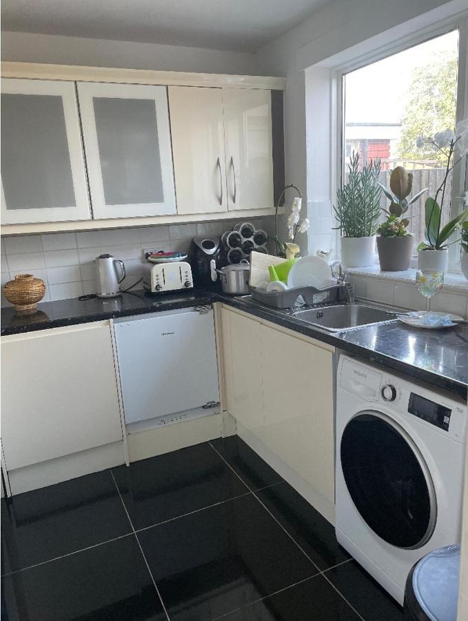 Modern And Spacious Double Bedroom London