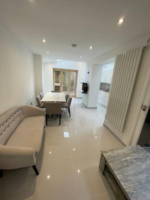 Hébergement de vacances A Beautiful Terraced House In Central *