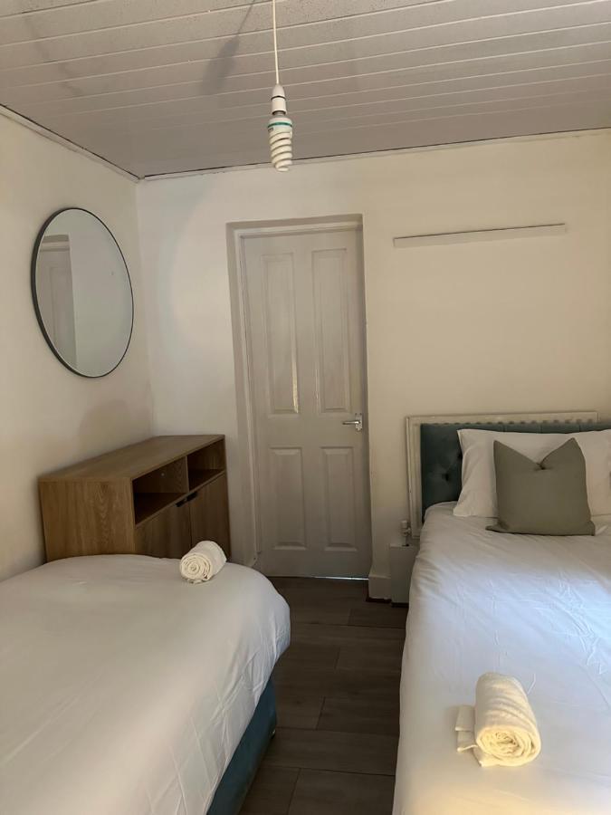 Leilighet Artistic Two Bedroom London