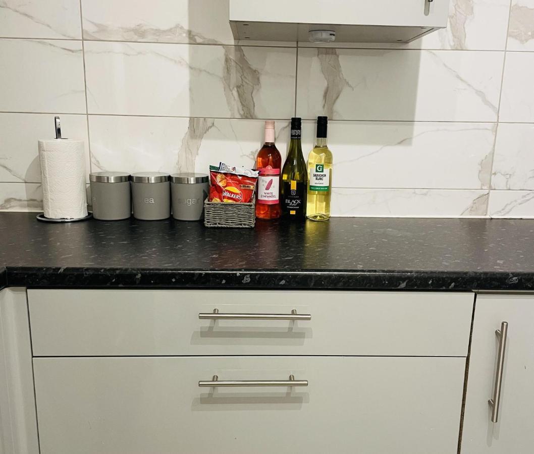 Walk To Lcy Airport Excel Dlr 1br Flat Apartment London