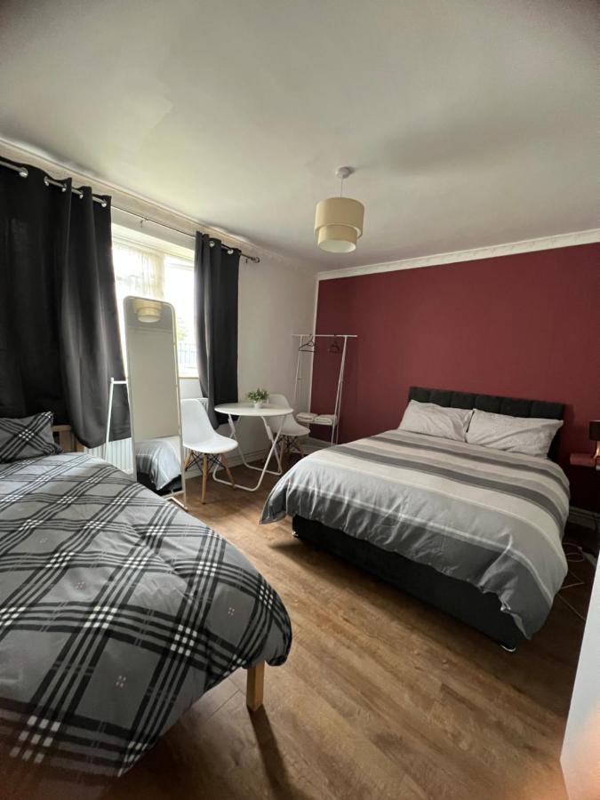 Large With Two Bed In * Londen