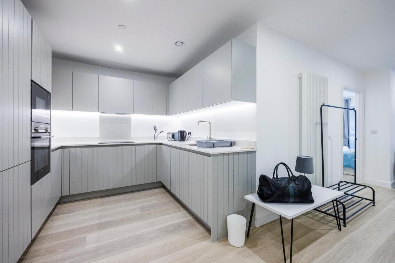 2&3 Bedrooms Near Excel - Modern Spacious For Larger Groups Londen
