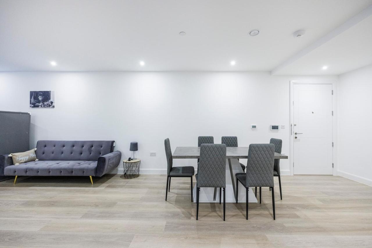 2&3 Bedrooms Near Excel - Modern Spacious For Larger Groups * Londen