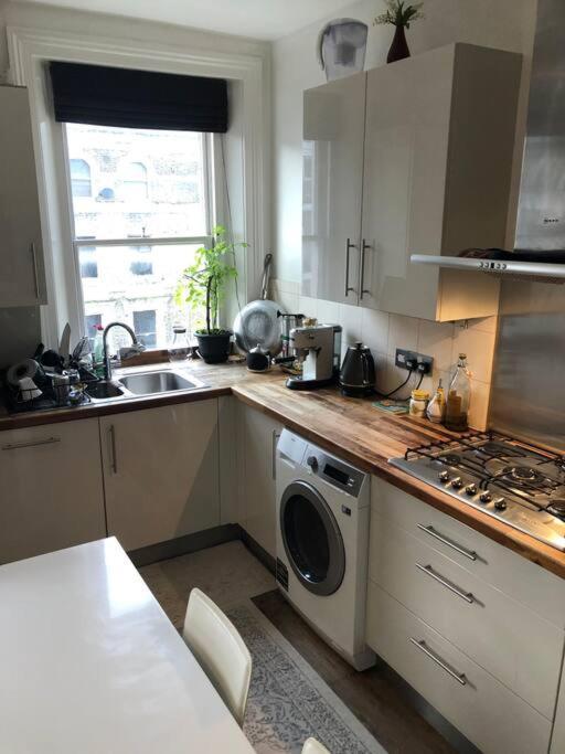 Metropolitan Tranquility: Chic Flat Regent's Park London