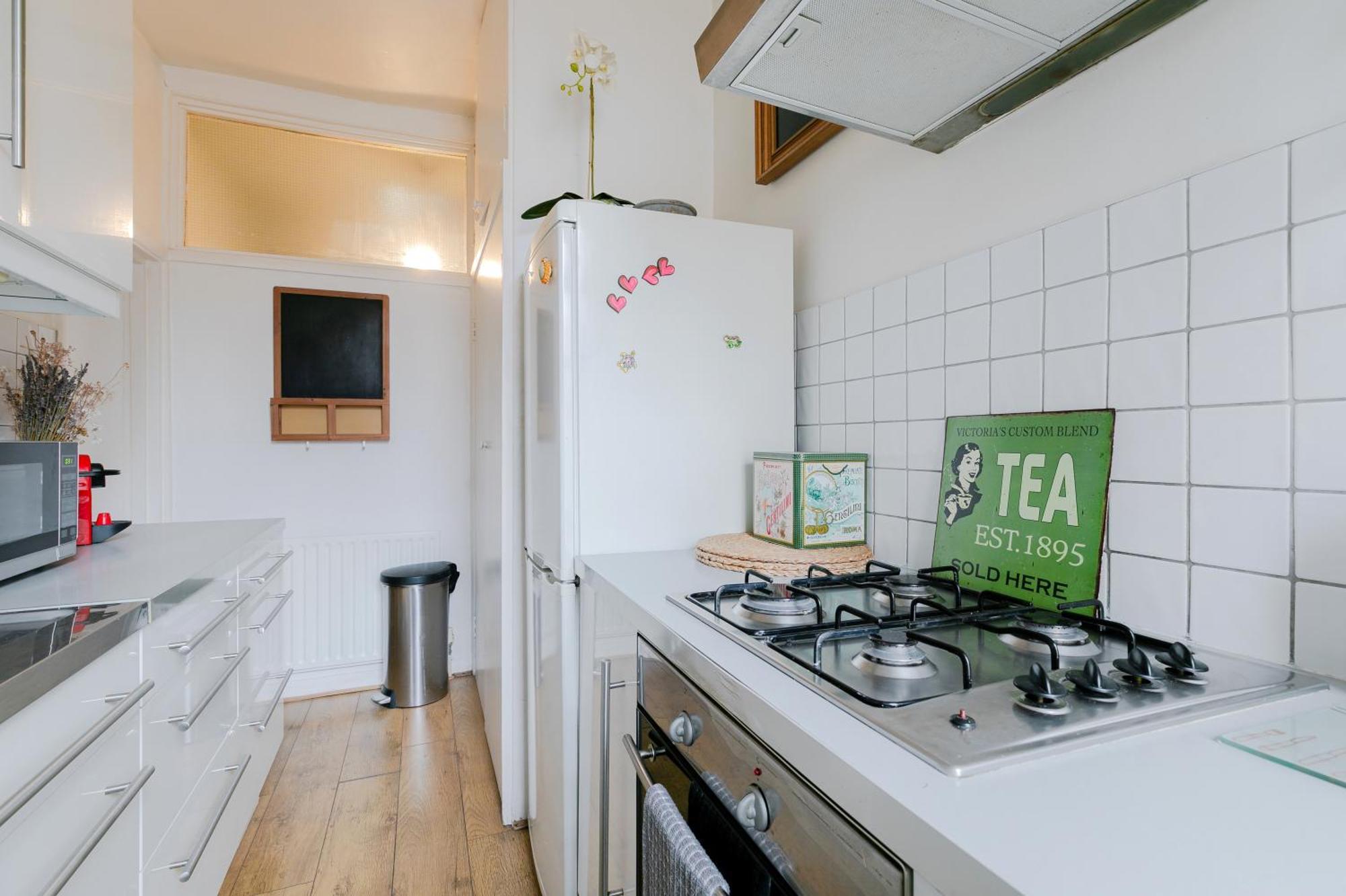 Artistic Pied-a-terre, Steps From The Tube, Moments From London's Heart Apartment