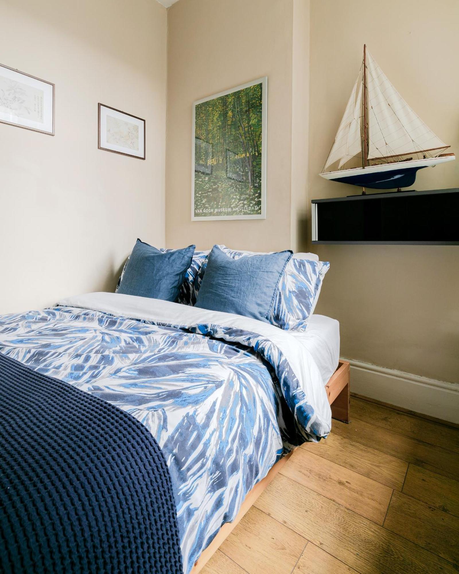 Artistic Pied-a-terre, Steps From The Tube, Moments From London's Heart Apartment