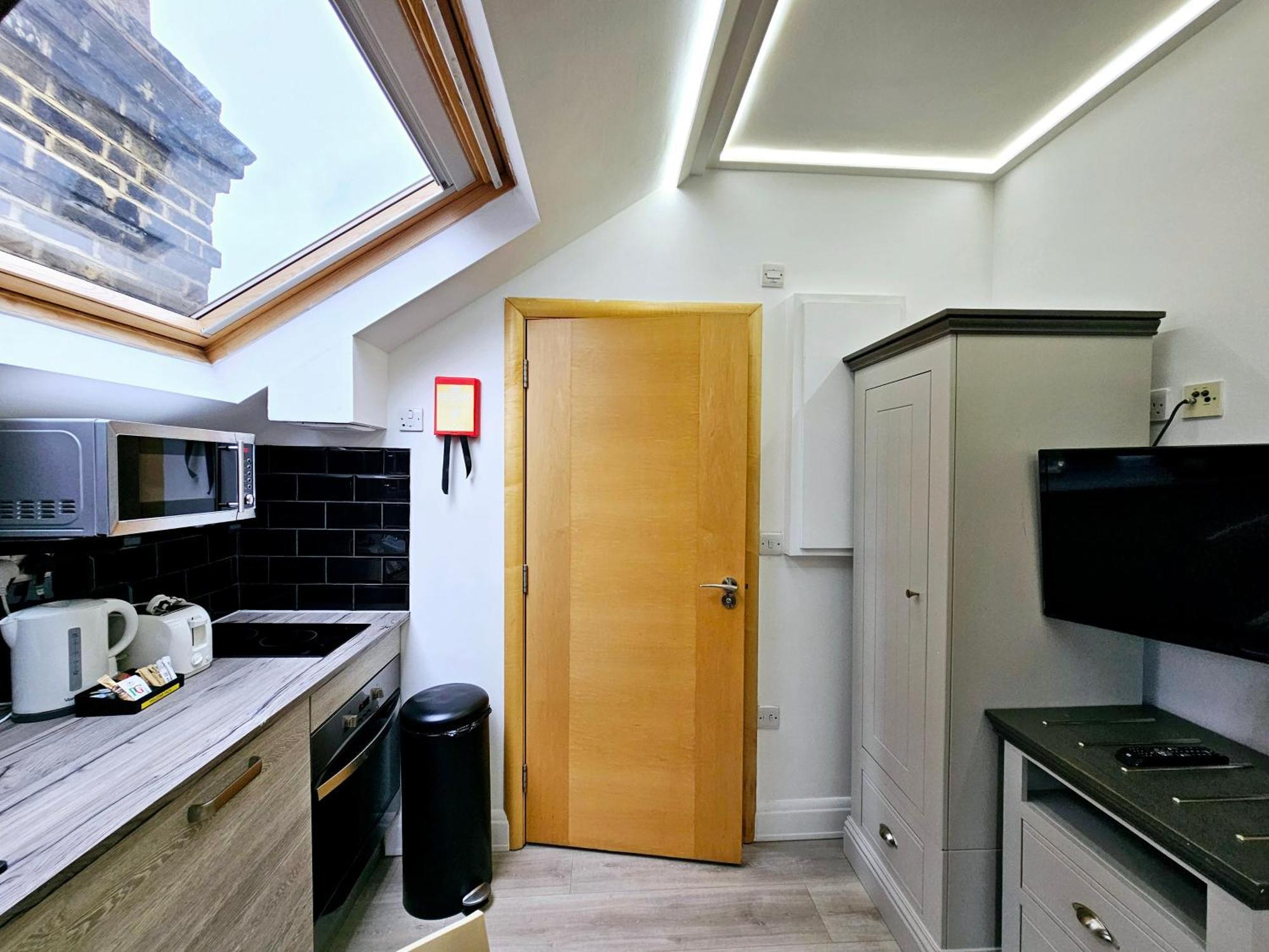 Aparthotel London Stay Apartments 3*
