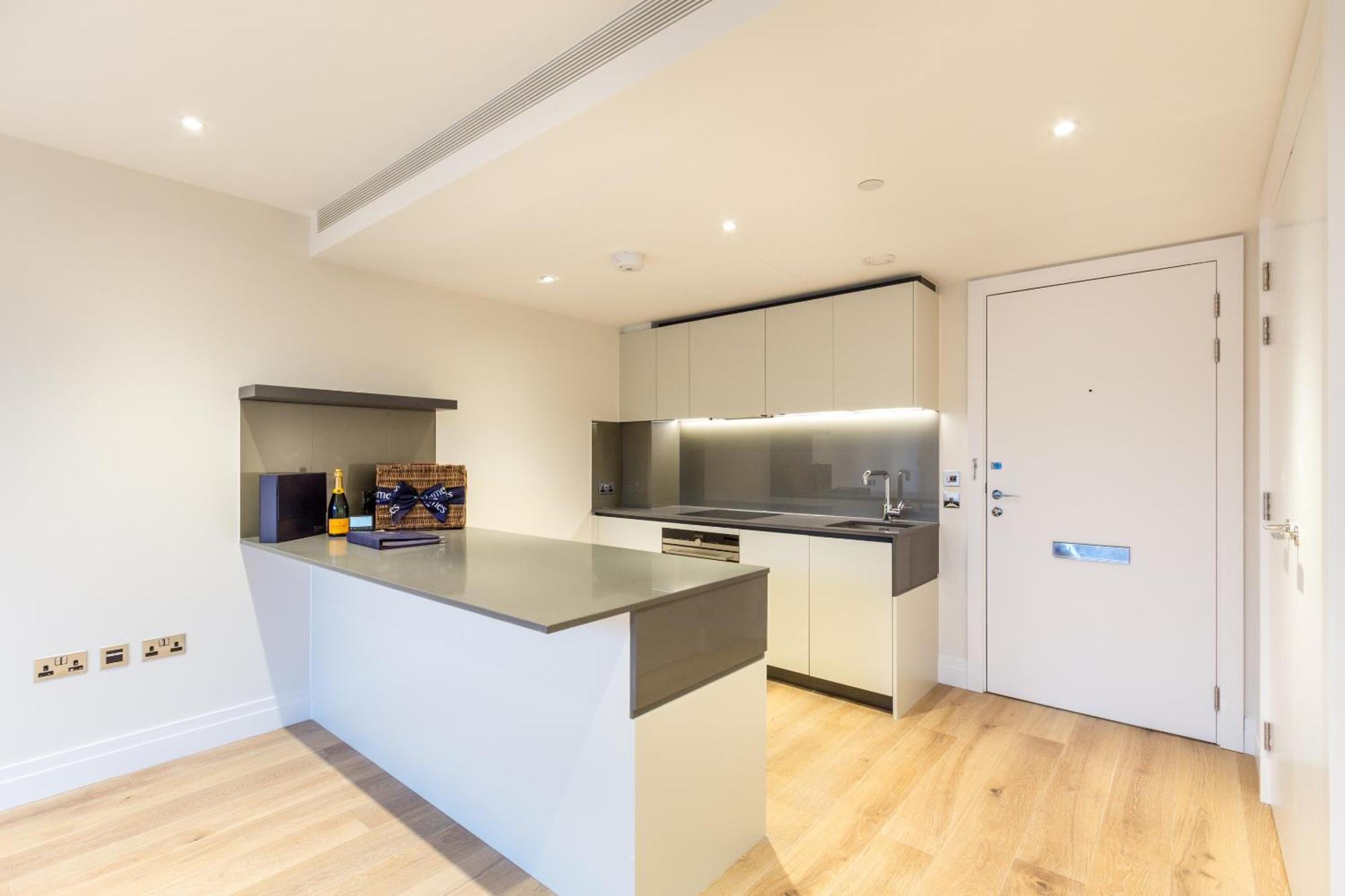 1 Bed Flat In Vauxhall Next To Battersea * Londen
