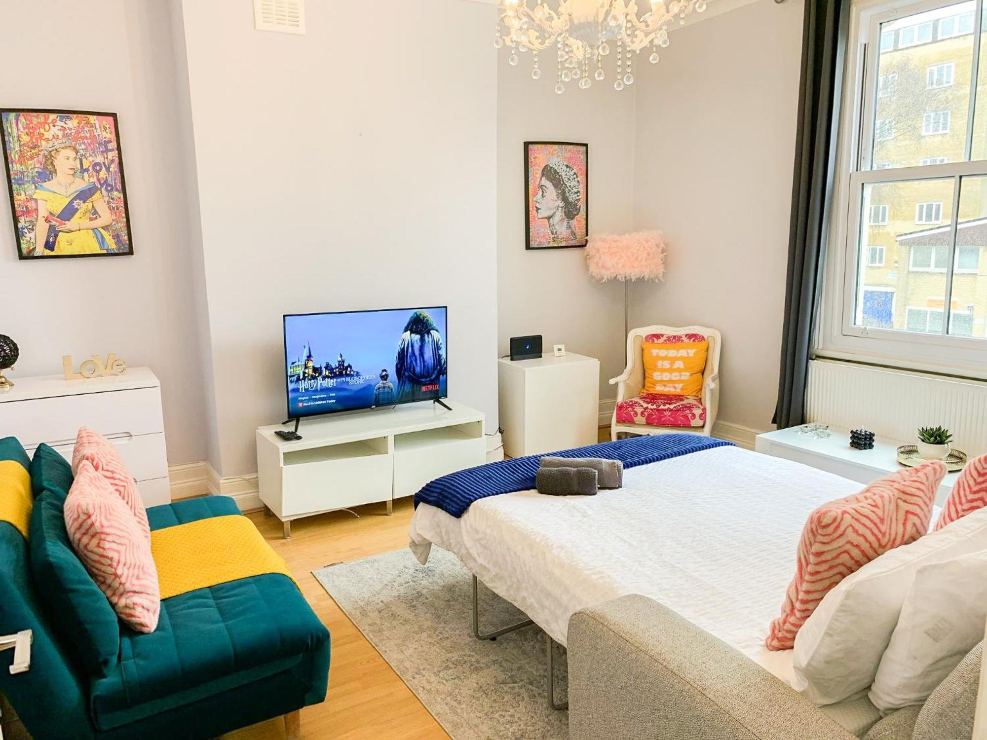 Enticing 2 Bedroom Flat With Mini-garden In Hackney, Lower Clapton Lägenhet