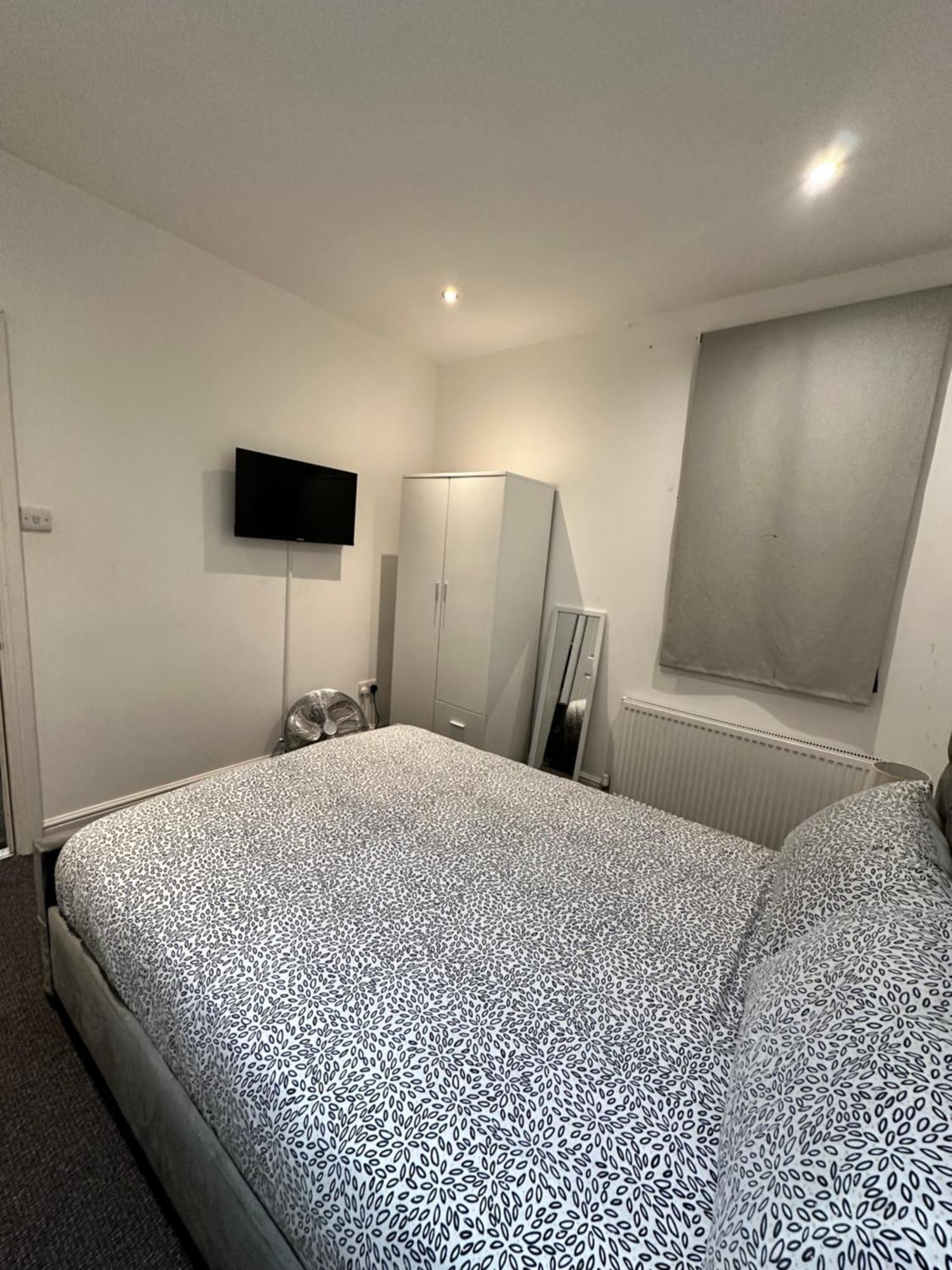 2 Bed Away From Tooting Apartment