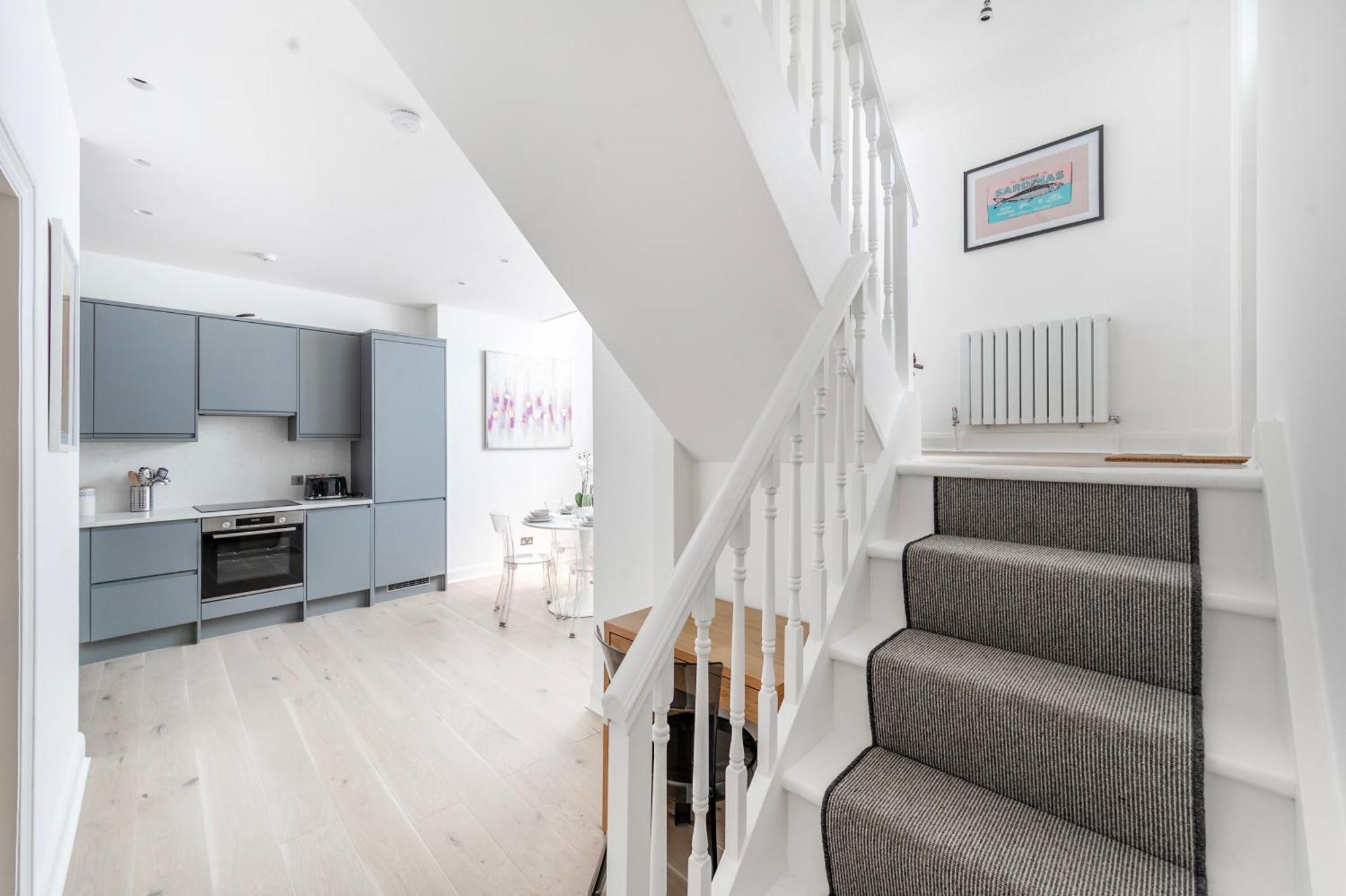 Townhouse Moments From Hyde Park & Notting Hill - Free Luggage Storage Nearby And In Unit Washing Machine & Dryer Londen