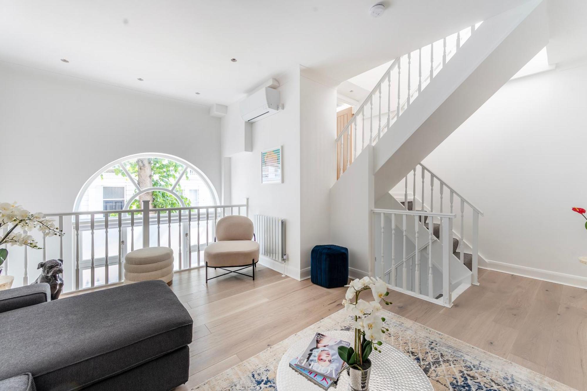 Townhouse Moments From Hyde Park & Notting Hill - Free Luggage Storage Nearby And In Unit Washing Machine & Dryer Vakantiehuis *