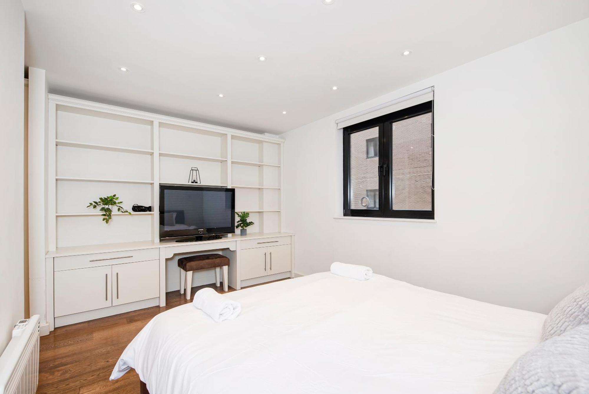 2 Bed Maissonette * Londen