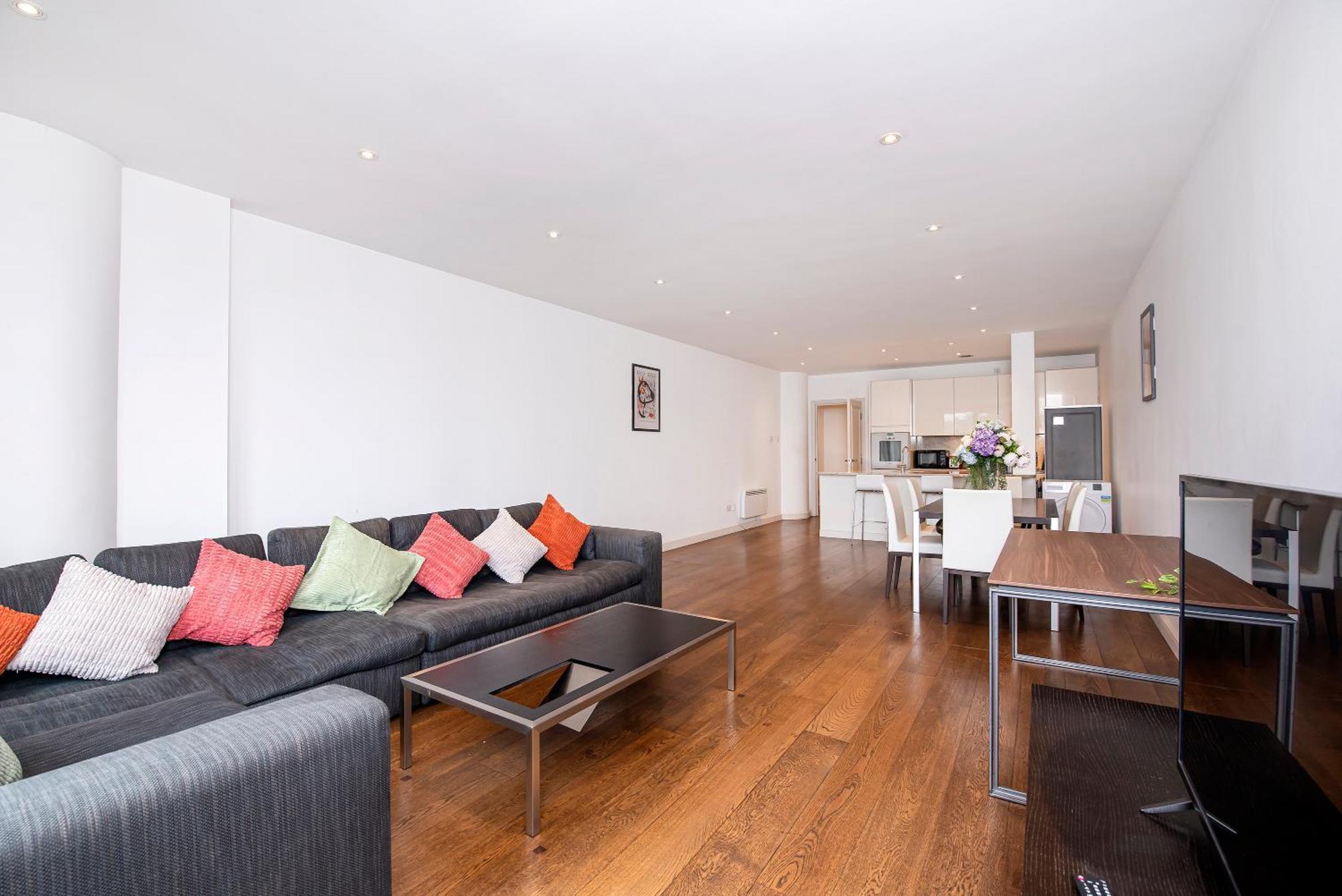 2 Bed Maissonette Appartement *