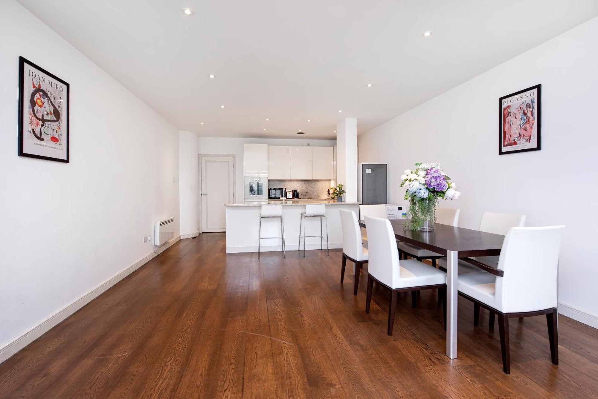2 Bed Maissonette * Londen