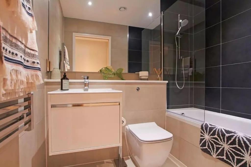 Kings Cross Walking Distance Luxury Private Garden House Londen