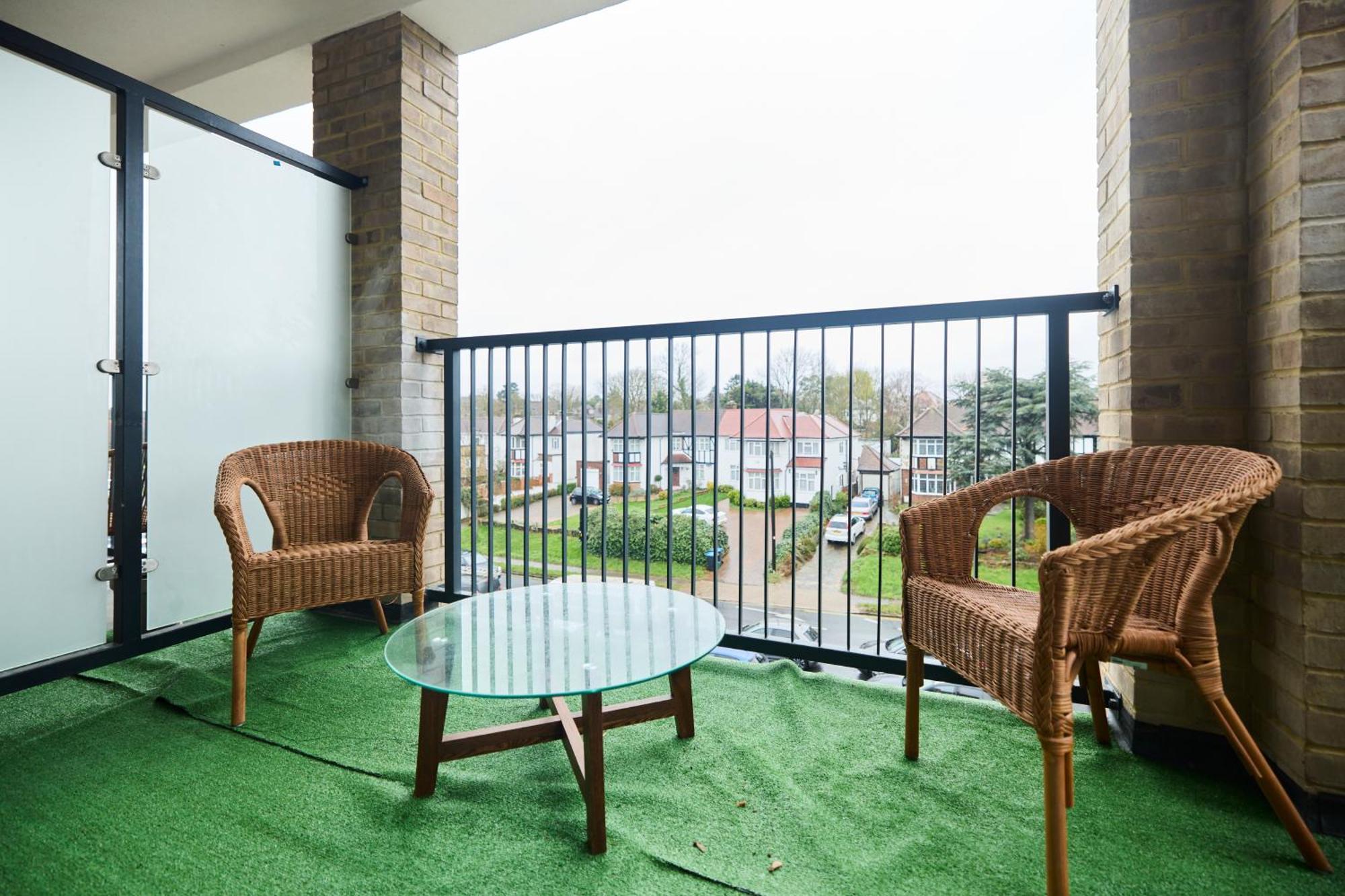 The Wembley Park Arms - Modern 2bdr Flat With Parking + Balcony * Londen