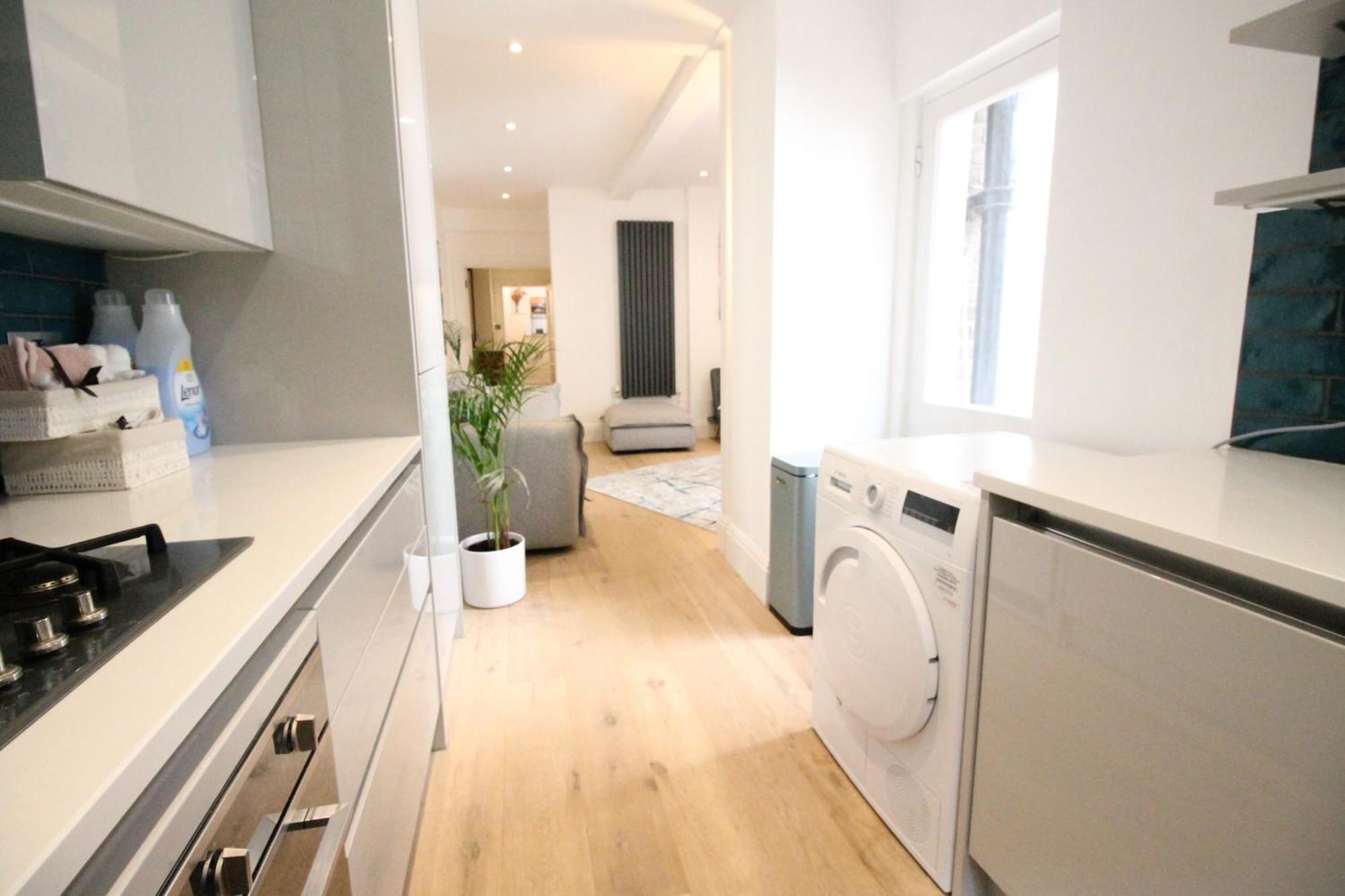 Trendy 2bedroom And 2 Bathroom Flat, Quiet Nottinghill Street Appartement *