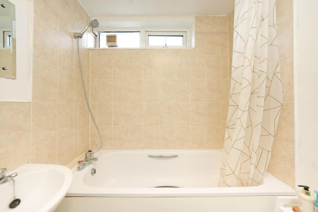 Appartement Oasis Flat With High-speed Broadband And Free Parking